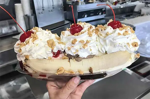 Garside's Ice Cream Stand in Saco, Maine