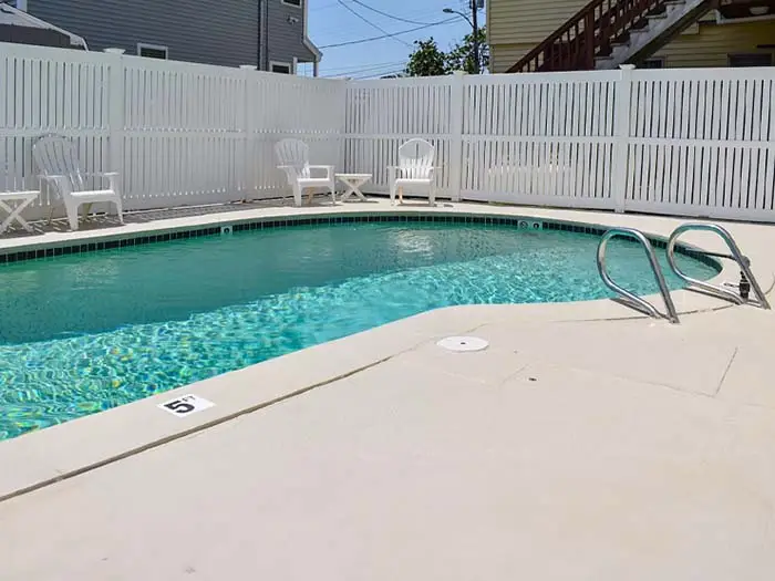 Gull Motel swimming pool