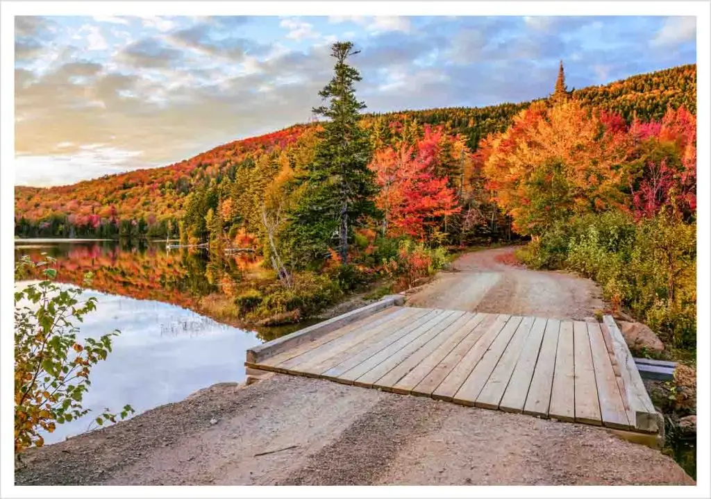 Fall Foliage scenic drive in Maine